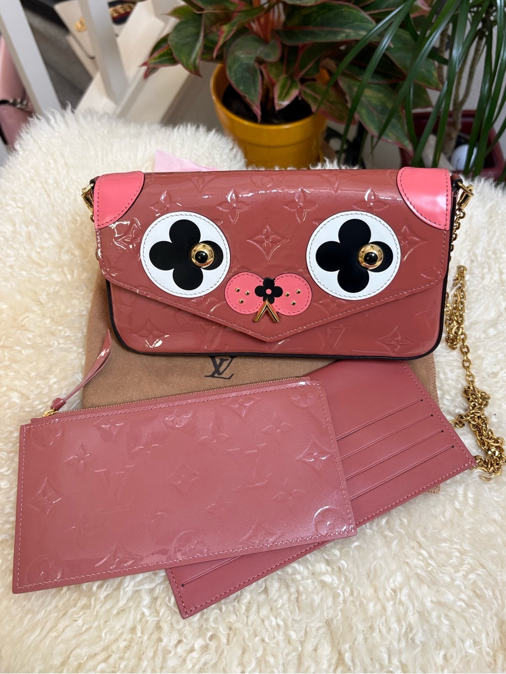 Louis Vuitton Monogram Vernis Valentine Dog Pochette Félicie - Limited Edition
